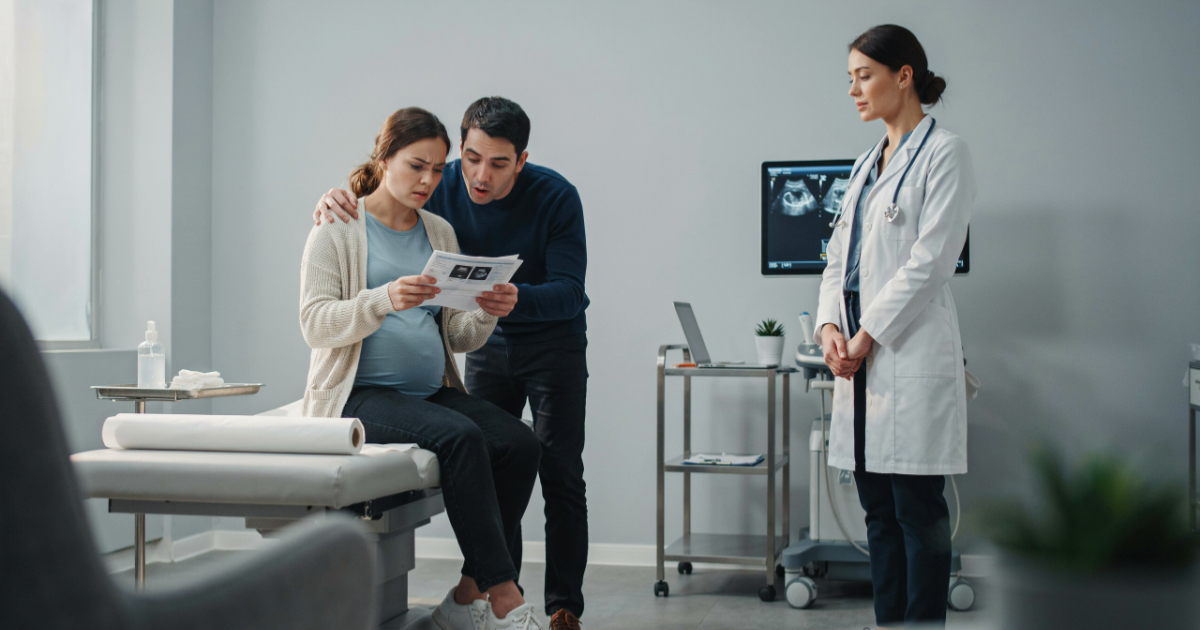 Pregnant Woman Checks Her Ultrasound Notes and Discovers Her OBGYN Suspects Twins—but Never Told Her