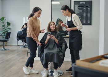 Mom Books a Kids’ Haircut, Stylist Suddenly Wants the Adult Price After Hearing “Pixie Cut”