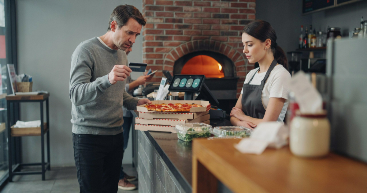 Man Picks Up $70 Worth of Pizza, Hits “No Tip,” and Watches the Employee’s Attitude Flip