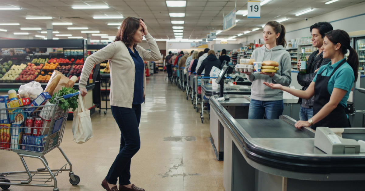 Woman Ignores the 12-Item Express Rule, Then Cashier Starts Serving Everyone Around Her