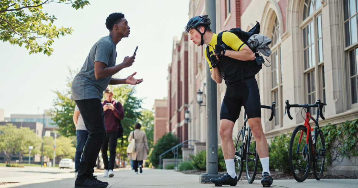 Cyclist Accuses Black Student of Stealing His Bike, Then Finds the Missing Lock in His Own Bag Cyclist Accuses Black Student of Stealing His Bike, Then Finds the Missing Lock in His Own Bag