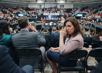 Woman Thought Public Hygiene Complaints Were Exaggerated, Then One Graduation Ceremony Changed Her Mind Woman Thought Public Hygiene Complaints Were Exaggerated, Then One Graduation Ceremony Changed Her Mind