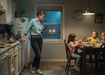 She Thought She Was Doing Her Coworker a Favor, Until a “Short” Babysitting Trial Turned Into Dinner