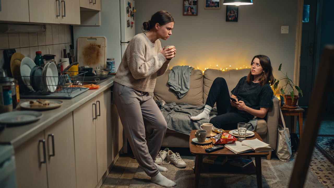 Woman Lets Friend Stay for a Week, Then Kicks Her Out After Feeling Like a Stranger in Her Own Home