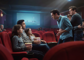 Dad Demands Better Movie Seats From a Mother, But She Refuses to Be Bullied Dad Demands Better Movie Seats From a Mother, But She Refuses to Be Bullied
