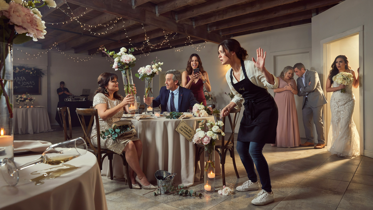 Wedding Guests Dismantle the Decorations Before the Reception, Leaving the Planner in Tears