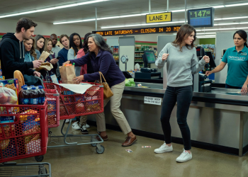 Woman Keeps Touching Stranger’s Groceries After Being Told No, Then Gets Called Out at Checkout