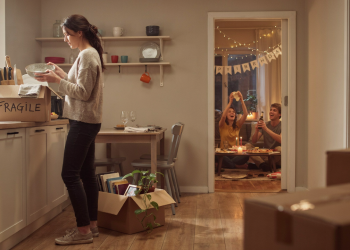Woman’s Roommates Exclude Her From Birthday Party, So She Quietly Takes Back Everything She Owns