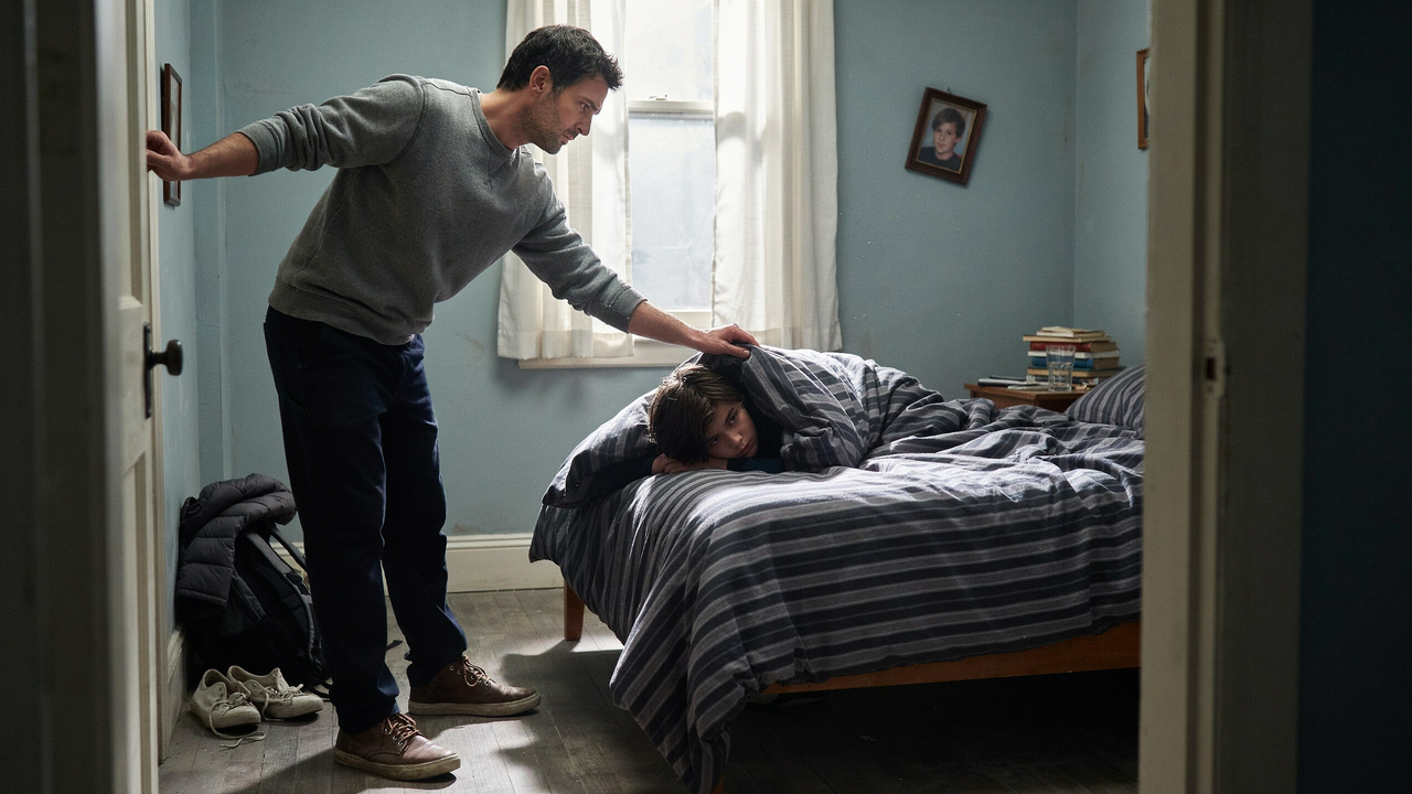 Dad Can’t Get His Son Out of Bed for School, and Strangers Decide He’s the Problem