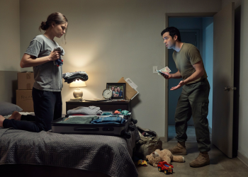 Husband Tells Wife to Leave, Then Begs Her to Stay When She Actually Starts Packing Husband Tells Wife to Leave, Then Begs Her to Stay When She Actually Starts Packing