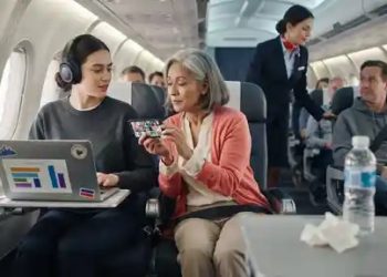 She Asked Her Seatmate to Stop Talking During a Work Deadline, and Her Flight Neighbor Called Her Hostile