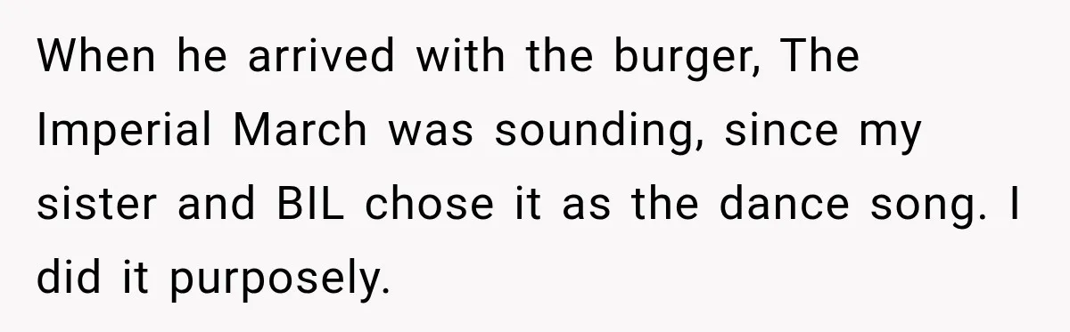 When he arrived with the burger, The Imperial March was sounding, since my sister and BIL chose it as the dance song. I did it purposely.