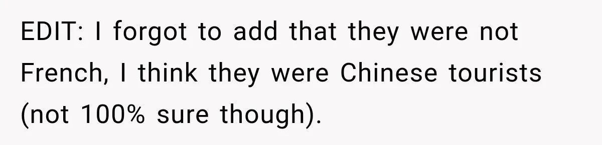 EDIT: I forgot to add that they were not French, I think they were Chinese tourists (not 100% sure though).