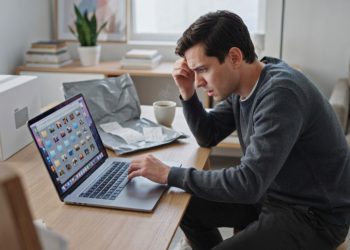 Man Buys Used Laptop for His Niece, Then Discovers the Seller Forgot to Delete Everything