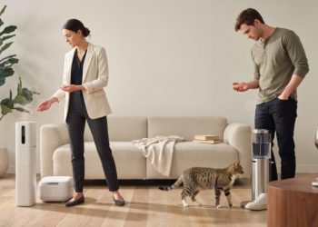 Man Says Smart Pet Gear Means She Shouldn’t Own A Cat, She Shows Him The Door