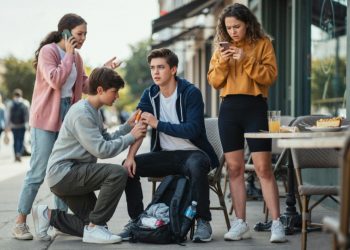 Teen Uses His EpiPen During Classmate’s Allergic Emergency, Then His Parents Get Mad About the Cost