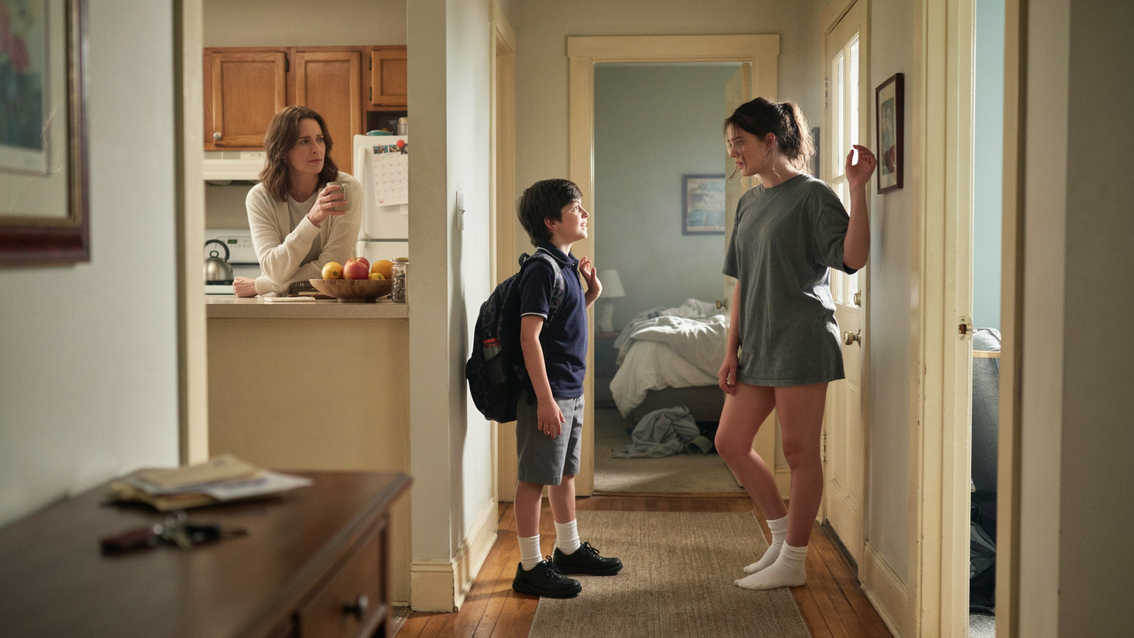 Exhausted Teen Answers the Door Without Pants, Then Her Mom Turns It Into a Huge Issue
