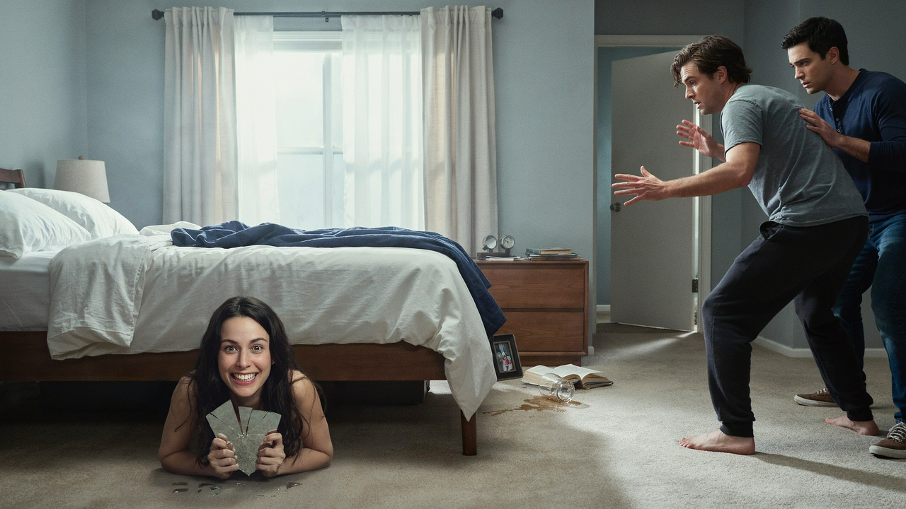 Man Thinks His Wife Is Playing a Creepy Peeking Game, Then Finds Her Hiding Under the Bed With a Shard of Glass Man Thinks His Wife Is Playing a Creepy Peeking Game, Then Finds Her Hiding Under the Bed With a Shard of Glass
