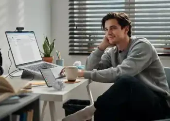 His Supervisor Demanded He Work on His Day Off, So He Replied With the One Person Who Could Shut It Down